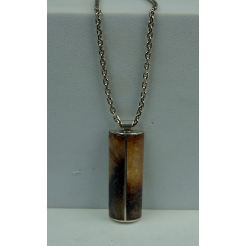 229 - A RARE BLUE JOHN OR FLUORITE PENDANT ON SILVER CHAIN, 

Total weight: 35.3gms