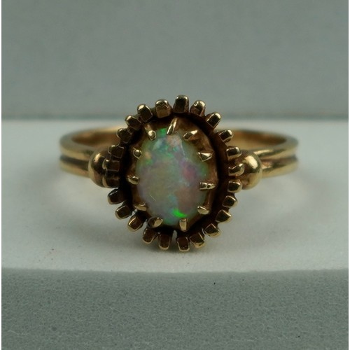 219 - GOLD & OPAL RING 2.9gms