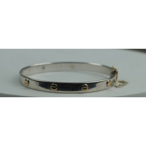 205 - PLATINUM & YELLOW GOLD BANGLE 

Weight: 19gms

63mm diameter