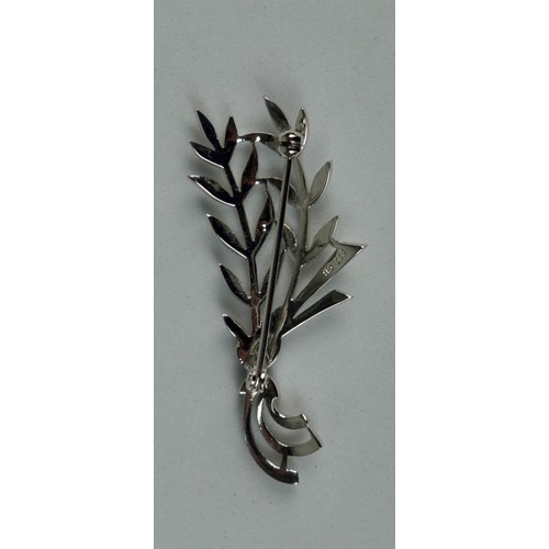 228 - A SILVER LEAF BROOCH,

52mm length.