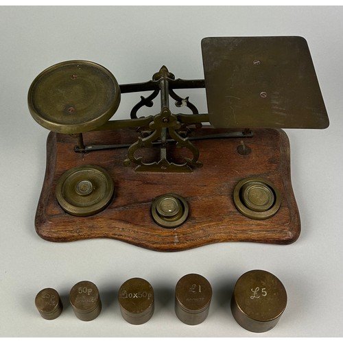 538 - A SET OF ANTIQUE SCALES AND OLD BANK WEIGHTS