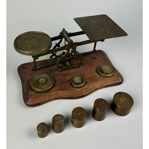 538 - A SET OF ANTIQUE SCALES AND OLD BANK WEIGHTS