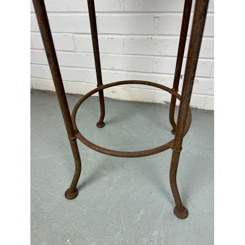 513 - AN IRON STAND WITH A MARBLE TOP IRON 

73cm x 43cm