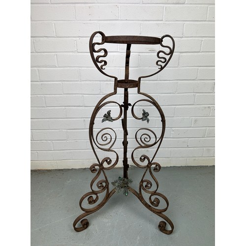 509 - A WROUGHT IRON STAND WITH FLOWERS AND WITH GREEN MARBLE TOP,               

85cm x 45cm