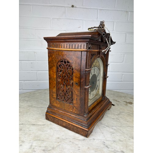 343 - AN ANTIQUE MANTEL CLOCK,