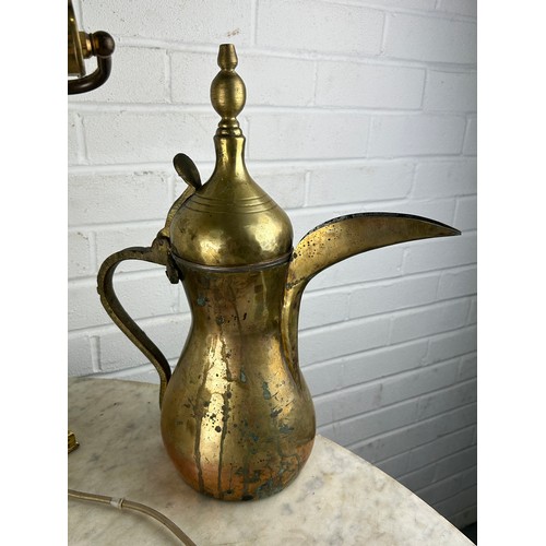 480 - A BRASS BANKERS LAMP ALONG WITH A CORINTHIAN COLUMN LAMP, A SMALL OIL LAMP AND A TURKISH BRASS COFFE... 