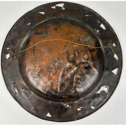 27 - A 19TH CENTURY JAPANESE PLATE DECORATED WITH A FIGURE PLAYING THE PIPE AND A LADY PLAYING A STRINGED... 