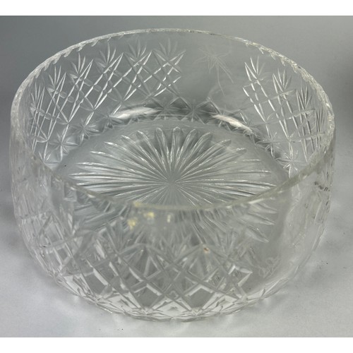 550 - AN EDINBURGH CRYSTAL BOWL IN ORIGINAL BOX,

19cm x 9cm