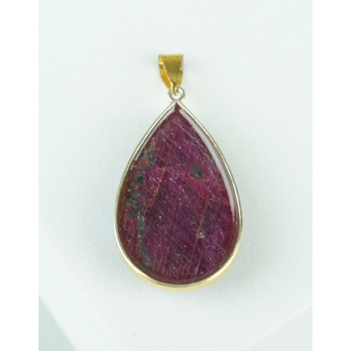 224 - A CARVED RUBY OF TEARDROP FORM MOUNTED IN YELLOW METAL PENDANT, 

6.1gms

Stone 28mm x 19mm