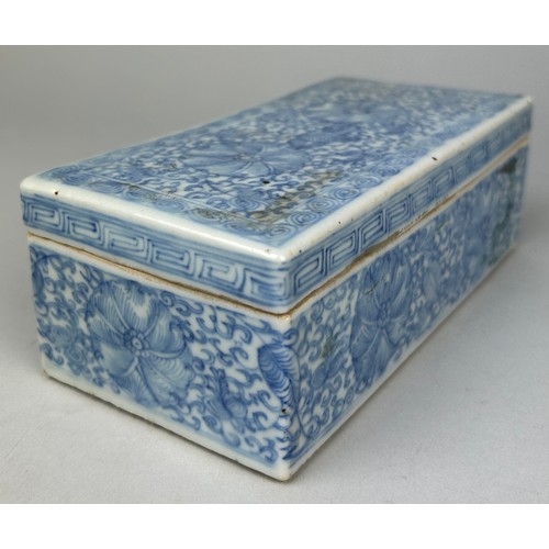 114E - A CHINESE BLUE AND WHITE BOX QIANLONG/DAOGUANG 18TH OR 19TH CENTURY, 

18cm x 9cm x 7cm