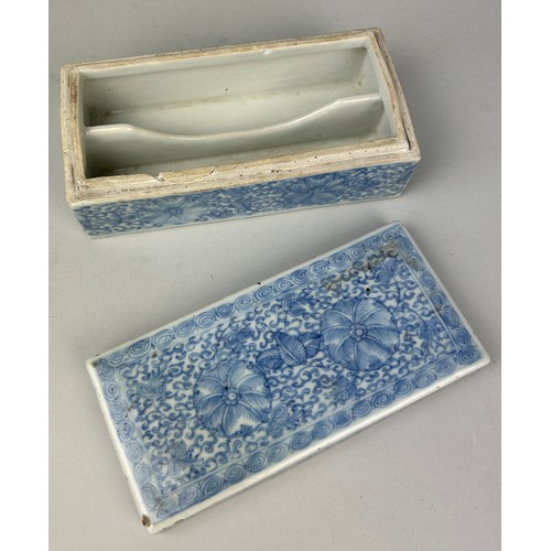 114E - A CHINESE BLUE AND WHITE BOX QIANLONG/DAOGUANG 18TH OR 19TH CENTURY, 

18cm x 9cm x 7cm