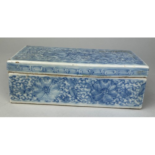 114E - A CHINESE BLUE AND WHITE BOX QIANLONG/DAOGUANG 18TH OR 19TH CENTURY, 

18cm x 9cm x 7cm