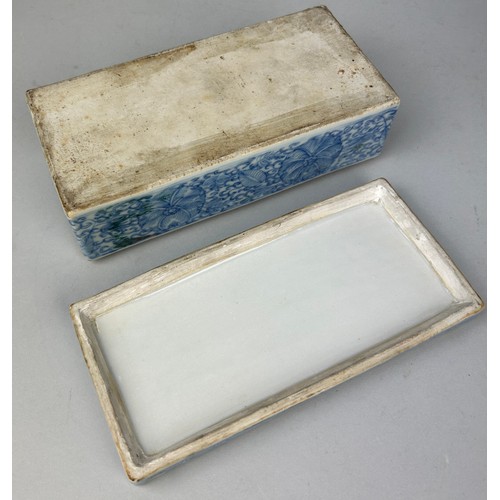 114E - A CHINESE BLUE AND WHITE BOX QIANLONG/DAOGUANG 18TH OR 19TH CENTURY, 

18cm x 9cm x 7cm