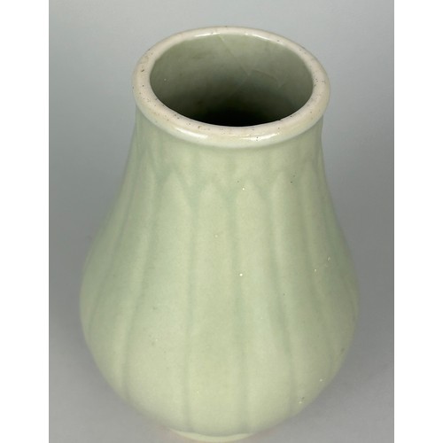 114N - AN 18TH CENTURY CELADON VASE,