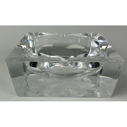 263 - A LALIQUE SQUARE GLASS ASHTRAY WITH FROSTED GLASS FLOWER, 

15cm x 15cm x 6cm