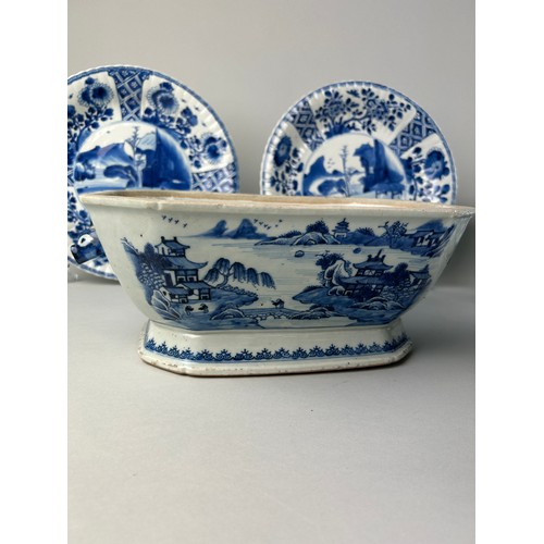 152 - A COLLECTION OF CHINESE KANGXI AND QIANLONG BLUE AND WHITE PORCELAIN,