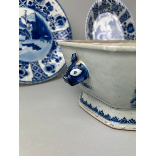 152 - A COLLECTION OF CHINESE KANGXI AND QIANLONG BLUE AND WHITE PORCELAIN,