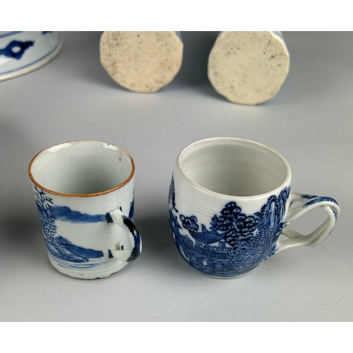 152 - A COLLECTION OF CHINESE KANGXI AND QIANLONG BLUE AND WHITE PORCELAIN,