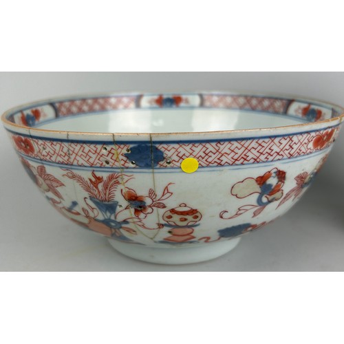 186 - A BLANC DE CHINE FOOTED VASE AND A CHINESE IMARI PALETTE BOWL (2) 

20cm x 17cm 
20cm D