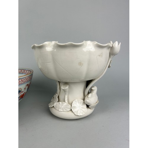 186 - A BLANC DE CHINE FOOTED VASE AND A CHINESE IMARI PALETTE BOWL (2) 

20cm x 17cm 
20cm D