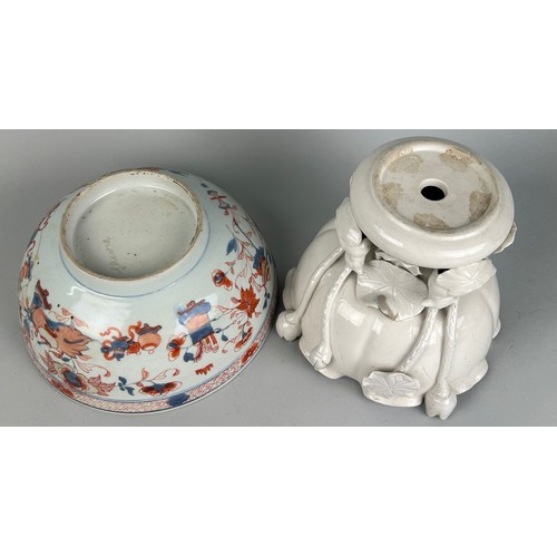 186 - A BLANC DE CHINE FOOTED VASE AND A CHINESE IMARI PALETTE BOWL (2) 

20cm x 17cm 
20cm D