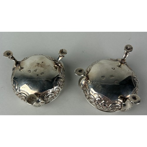 295 - A PAIR OF 19TH CENTURY SILVER SALTS WITH GLASS INSERTS (2)

Total silver weight 123gms