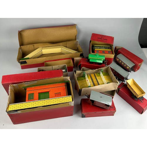 630 - A HORNBY CLOCKWORK TRAIN SET,

Nine boxes.