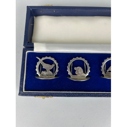 302 - A SET OF SIX SILVER PLACE CARD HOLDERS BY J.A. CAMPBELL (6) IN ORIGINAL CASE
 
Weight: 78gms