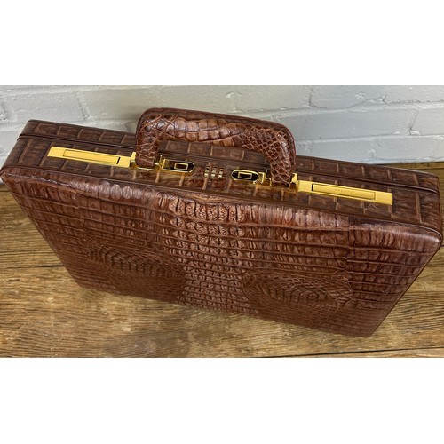 289 - A CROCODILE SKIN BRIEFCASE BY PRESTO WITH GOLD COLOURED METAL HARDWARE, 

45cm x 31cm x 8cm