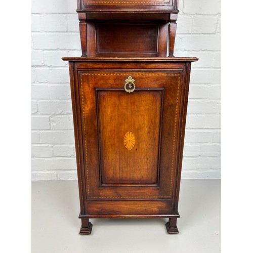 580 - A SMALL EDWARDIAN INLAID MAHOGANY BEDSIDE CABINET,