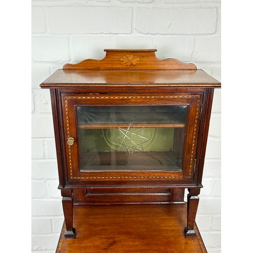 580 - A SMALL EDWARDIAN INLAID MAHOGANY BEDSIDE CABINET,