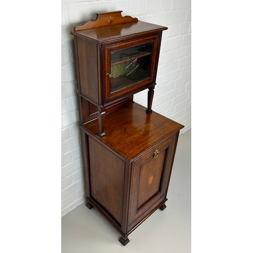 580 - A SMALL EDWARDIAN INLAID MAHOGANY BEDSIDE CABINET,