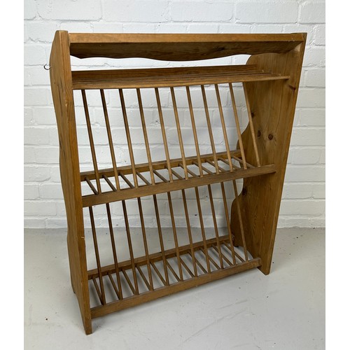 537 - A PINE PLATE RACK, 

80cm x 65cm x 25cm