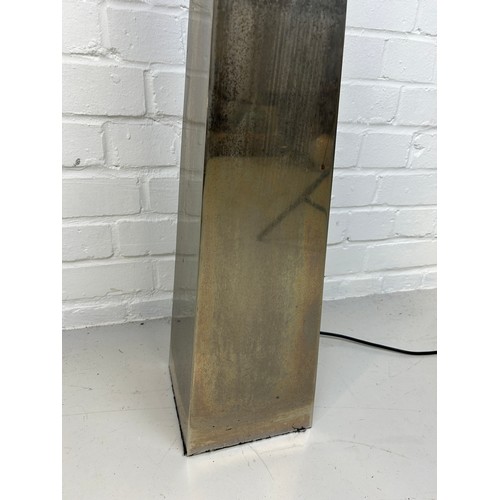 481 - A LARGE CHROME OBELISK FLOOR STANDING LAMP, 

140cm H