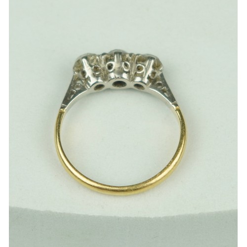 334 - AN 18CT GOLD ENGAGEMENT RING SET WITH THREE DIAMONDS, 

Weight: 2.19gms