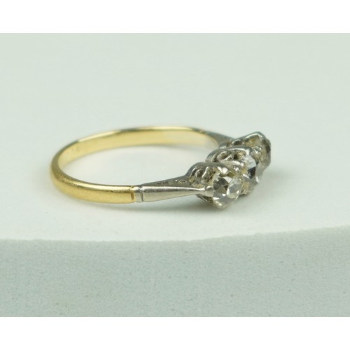 334 - AN 18CT GOLD ENGAGEMENT RING SET WITH THREE DIAMONDS, 

Weight: 2.19gms