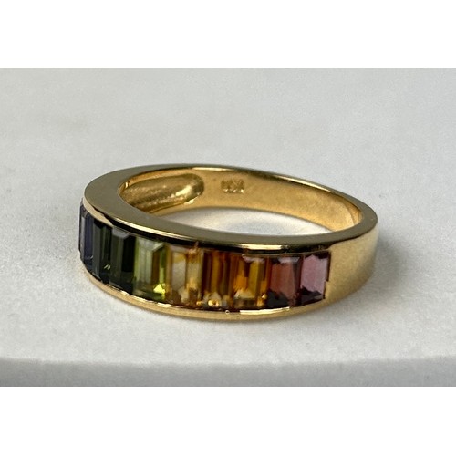 345 - AN 18CT GOLD RING SET WITH MULTICOLOURED SAPPHIRES, 

Weight: 5.4gms