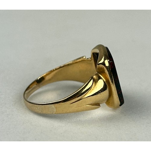 353 - AN 18CT GOLD ANTIQUE BLOODSTONE RING 

Weight: 6.6gms