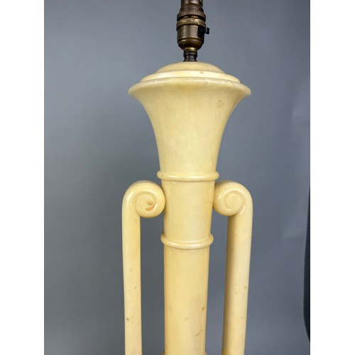 431 - A PAIR OF ITALIAN ALABASTER TABLE LAMPS IN THE CLASSICAL STYLE 

75cm H each