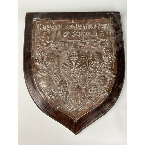 589 - CHISWICK INTEREST: A LATE 19TH / EARLY 20TH CENTURY GAMES CLUB CHALLENGE SHEILD,

Hammered copper wo... 