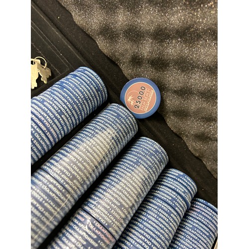 504A - PALM BEACH CASINO, MAYFAIR: A LARGE COLLECTION OF SEEMINGLY NEW / UNUSED GAMING CHIPS FROM THE PALM ... 