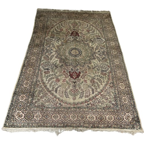 635 - A PERSIAN DESIGN CARPET, 

285cm x 184cm