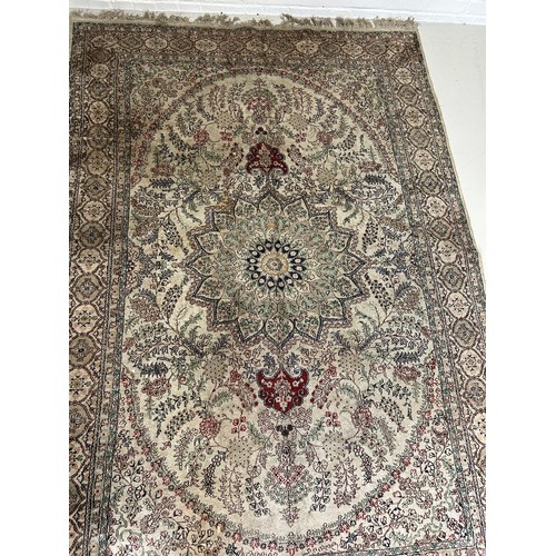 635 - A PERSIAN DESIGN CARPET, 

285cm x 184cm