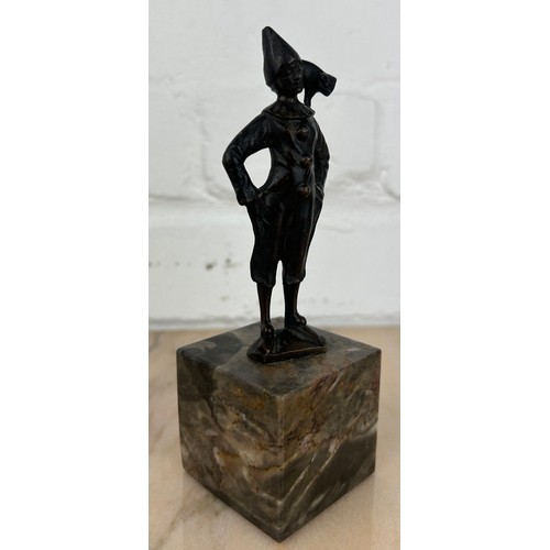 248 - AFTER FRANZ IFLAND (1862-1925): A SIGNED BRONZE CLOWN WITH A CAT, 

11cm H 
16cm with stand.