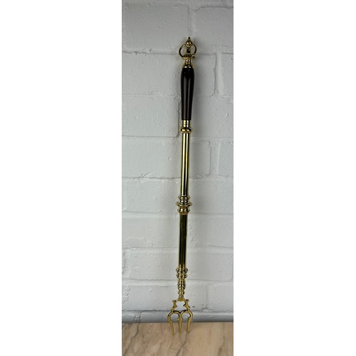 253 - A VICTORIAN TELESCOPIC TOASTING FORK, 

55cm L