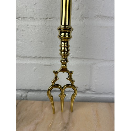 253 - A VICTORIAN TELESCOPIC TOASTING FORK, 

55cm L