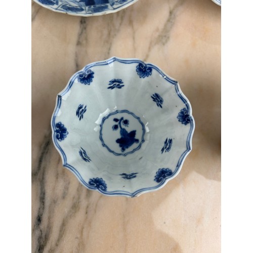 154 - A SET OF FOUR 18TH C POSSIBLY KANGXI BLUE AND WHITE TEA CUPS AND SAUCERS (4) 

Cup 8.5cm x 5cm 
Dish... 