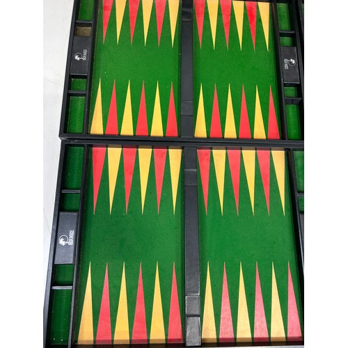 503 - PALM BEACH CASINOS:  FULL SIZED BACKGAMMON BOARDS 

83.5cm x 61.5cm x 4cm 



Provenance: Palm Beach... 