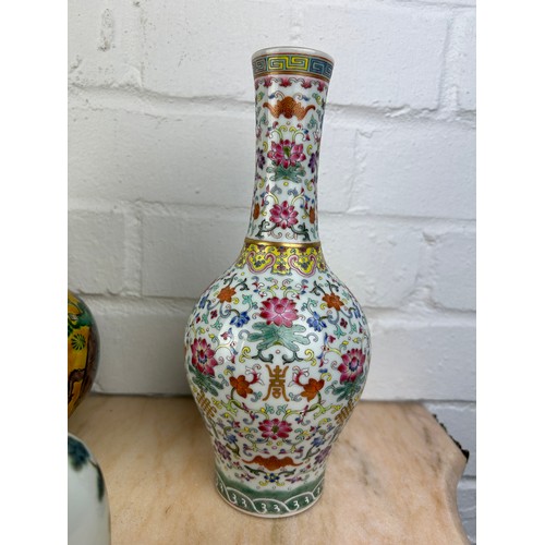 189 - A COLLECTION OF 20TH CENTURY CHINESE VASES (6) 

To include monochrome pink bottle vase, pair of yel... 