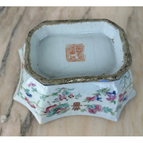 191 - AN EARLY 20TH CENTURY CHINESE FOOTED BOWL, 

18cm x 13cm